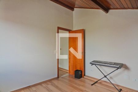 Casa à venda com 280m², 4 quartos e 2 vagasSótão