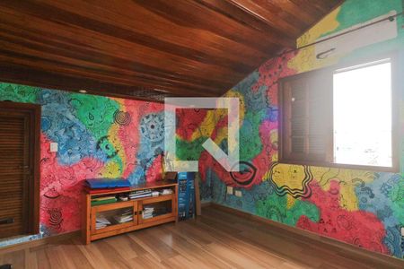 Casa à venda com 280m², 4 quartos e 2 vagasSótão