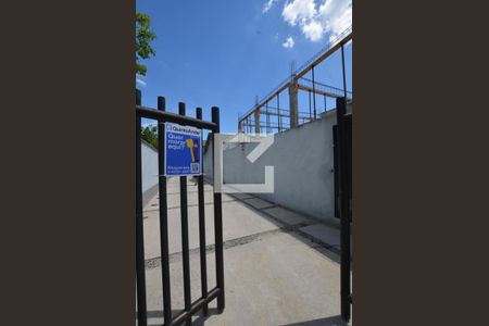 Apartamento para alugar com 80m², 2 quartos e 1 vagaFachada do condomínio e Placa instalada