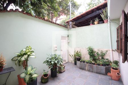 Casa à venda com 360m², 4 quartos e 2 vagasQuintal