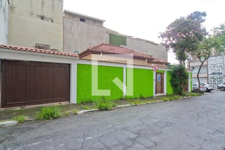 Casa para alugar com 70m², 2 quartos e 2 vagas Casa para alugar com 70m², 2 quartos e 2 vagasFachada