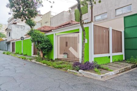 Casa para alugar com 70m², 2 quartos e 2 vagas Casa para alugar com 70m², 2 quartos e 2 vagasFachada