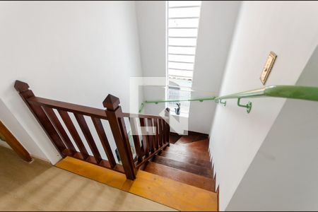 Escada de casa para alugar com 4 quartos, 225m² em Parque Anhanguera, São Paulo