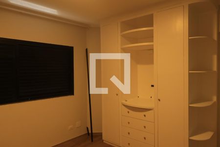 Quarto Suíte 2 de apartamento à venda com 4 quartos, 240m² em Itaim Bibi, São Paulo