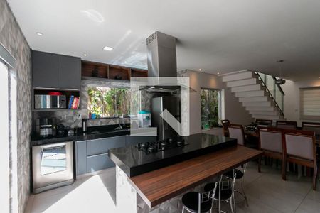 Casa para alugar com 351m², 5 quartos e 2 vagas Casa para alugar com 351m², 5 quartos e 2 vagasCozinha