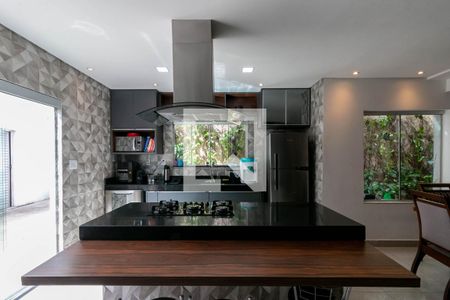 Casa para alugar com 351m², 5 quartos e 2 vagas Casa para alugar com 351m², 5 quartos e 2 vagasCozinha