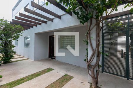 Casa para alugar com 351m², 5 quartos e 2 vagas Casa para alugar com 351m², 5 quartos e 2 vagasEntrada
