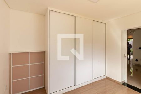 Casa para alugar com 351m², 5 quartos e 2 vagas Casa para alugar com 351m², 5 quartos e 2 vagasQuarto 5