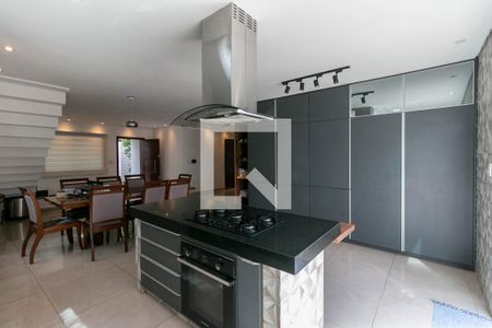 Casa para alugar com 351m², 5 quartos e 2 vagas Casa para alugar com 351m², 5 quartos e 2 vagasCozinha