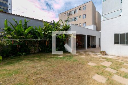 Casa para alugar com 351m², 5 quartos e 2 vagas Casa para alugar com 351m², 5 quartos e 2 vagasÁrea externa