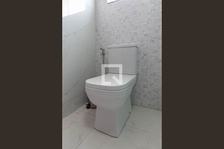 Casa para alugar com 351m², 5 quartos e 2 vagas Casa para alugar com 351m², 5 quartos e 2 vagasBanheiro Social 2