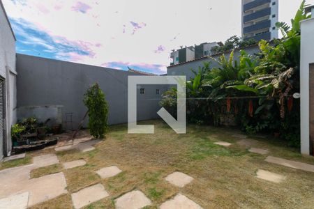 Casa para alugar com 351m², 5 quartos e 2 vagas Casa para alugar com 351m², 5 quartos e 2 vagasÁrea externa