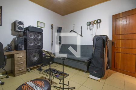 Casa à venda com 570m², 5 quartos e 4 vagas Casa à venda com 570m², 5 quartos e 4 vagasQuarto 4