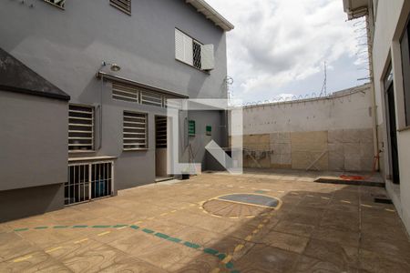 Casa à venda com 570m², 5 quartos e 4 vagas Casa à venda com 570m², 5 quartos e 4 vagasQuadra Esportiva