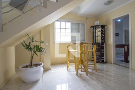 Casa à venda com 570m², 5 quartos e 4 vagas Casa à venda com 570m², 5 quartos e 4 vagasSala