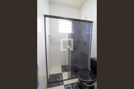 Casa à venda com 570m², 5 quartos e 4 vagas Casa à venda com 570m², 5 quartos e 4 vagasBanheiro 2