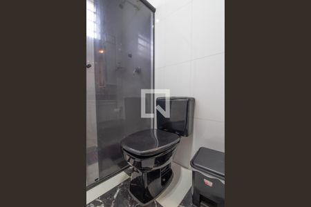 Casa à venda com 570m², 5 quartos e 4 vagas Casa à venda com 570m², 5 quartos e 4 vagasBanheiro 2