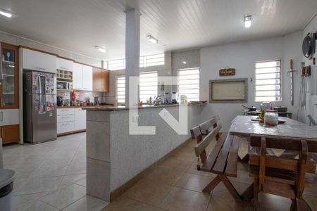 Casa à venda com 570m², 5 quartos e 4 vagas Casa à venda com 570m², 5 quartos e 4 vagasCozinha