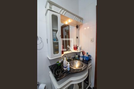 Casa à venda com 570m², 5 quartos e 4 vagas Casa à venda com 570m², 5 quartos e 4 vagasBanheiro 2