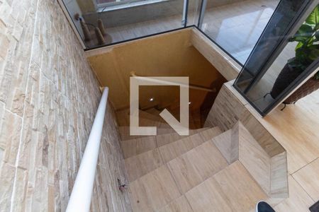 Casa à venda com 500m², 4 quartos e 8 vagasEscada