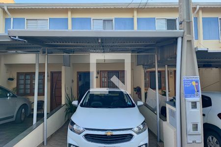 Casa de condomínio à venda com 72m², 2 quartos e 1 vagaGaragem