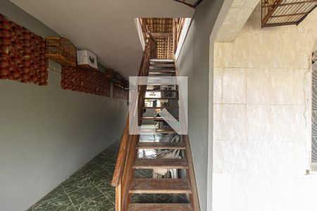 Casa para alugar com 100m², 3 quartos e 2 vagas Casa para alugar com 100m², 3 quartos e 2 vagasEscada
