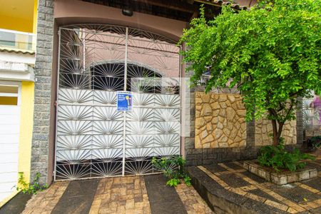Casa para alugar com 100m², 3 quartos e 2 vagas Casa para alugar com 100m², 3 quartos e 2 vagasFachada