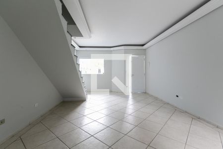 Sala  de casa à venda com 3 quartos, 120m² em Vila Carmosina, São Paulo
