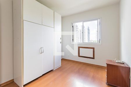 Dormitório de apartamento para alugar com 3 quartos, 64m² em Jardim Carvalho, Porto Alegre
