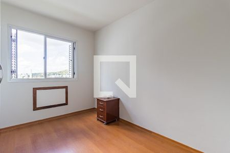 Dormitório de apartamento para alugar com 3 quartos, 64m² em Jardim Carvalho, Porto Alegre