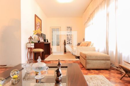 Casa à venda com 264m², 3 quartos e 2 vagasSala