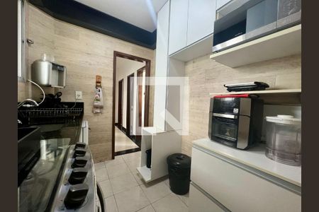 Cozinha de apartamento à venda com 3 quartos, 80m² em Estoril, Belo Horizonte