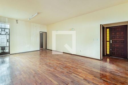 Casa à venda com 3 quartos, 300m² em São João, Porto Alegre
