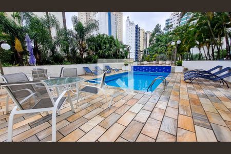 Apartamento à venda com 165m², 3 quartos e 3 vagasÁrea comum - Piscina