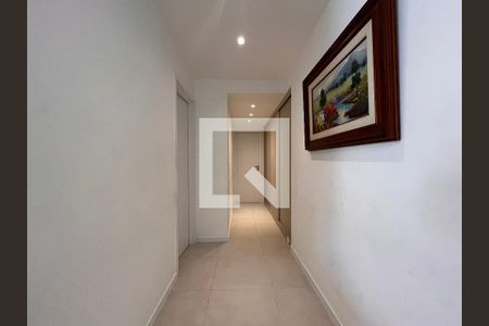 Corredor  de apartamento para alugar com 3 quartos, 100m² em Barra da Tijuca, Rio de Janeiro