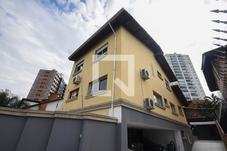 Casa à venda com 420m², 3 quartos e 6 vagasFachada Posterior