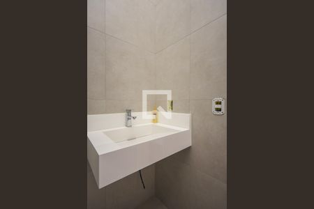 Casa à venda com 420m², 3 quartos e 6 vagasBanheiro Suíte 2