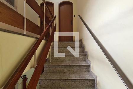 Apartamento para alugar com 60m², 2 quartos e 1 vagaEscada