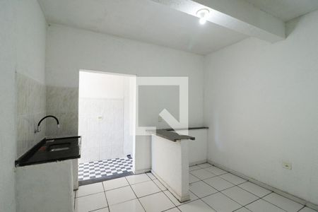 Sala/Cozinha de casa para alugar com 2 quartos, 60m² em Parque Peruche, São Paulo
