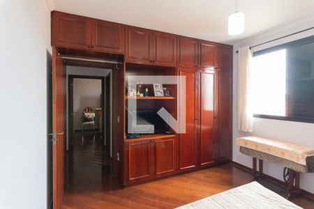 Apartamento à venda com 256m², 4 quartos e 3 vagasQuarto 2