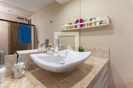 Apartamento à venda com 256m², 4 quartos e 3 vagasBanheiro da Suíte 1