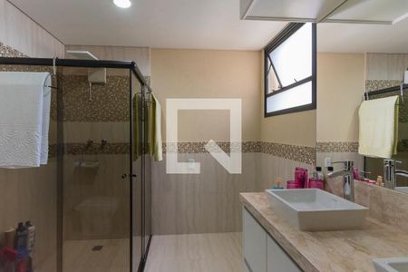 Apartamento à venda com 256m², 4 quartos e 3 vagasBanheiro da Suíte 2