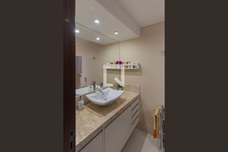 Apartamento à venda com 256m², 4 quartos e 3 vagasBanheiro da Suíte 1