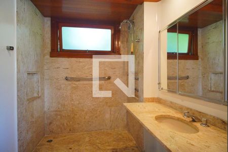 Banheiro da Suíte de apartamento para alugar com 4 quartos, 153m² em Rio Branco, Porto Alegre