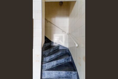 Casa à venda com 200m², 3 quartos e 2 vagas Casa à venda com 200m², 3 quartos e 2 vagasEscada Entrada