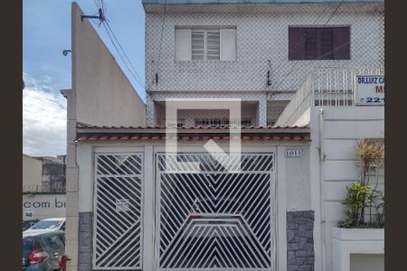 Casa à venda com 200m², 3 quartos e 2 vagas Casa à venda com 200m², 3 quartos e 2 vagasFachada