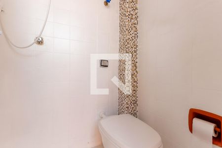 Casa à venda com 200m², 3 quartos e 2 vagas Casa à venda com 200m², 3 quartos e 2 vagasBanheiro de Serviço