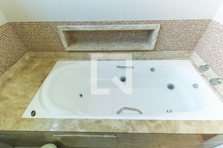 Casa à venda com 220m², 4 quartos e 4 vagas Casa à venda com 220m², 4 quartos e 4 vagasBanheiro da Suíte 1