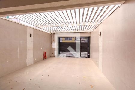 Casa à venda com 220m², 4 quartos e 4 vagas Casa à venda com 220m², 4 quartos e 4 vagasGaragem