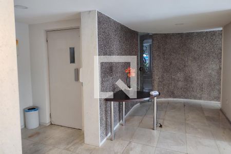 Apartamento à venda com 140m², 3 quartos e 1 vaga Apartamento à venda com 140m², 3 quartos e 1 vagaHall social